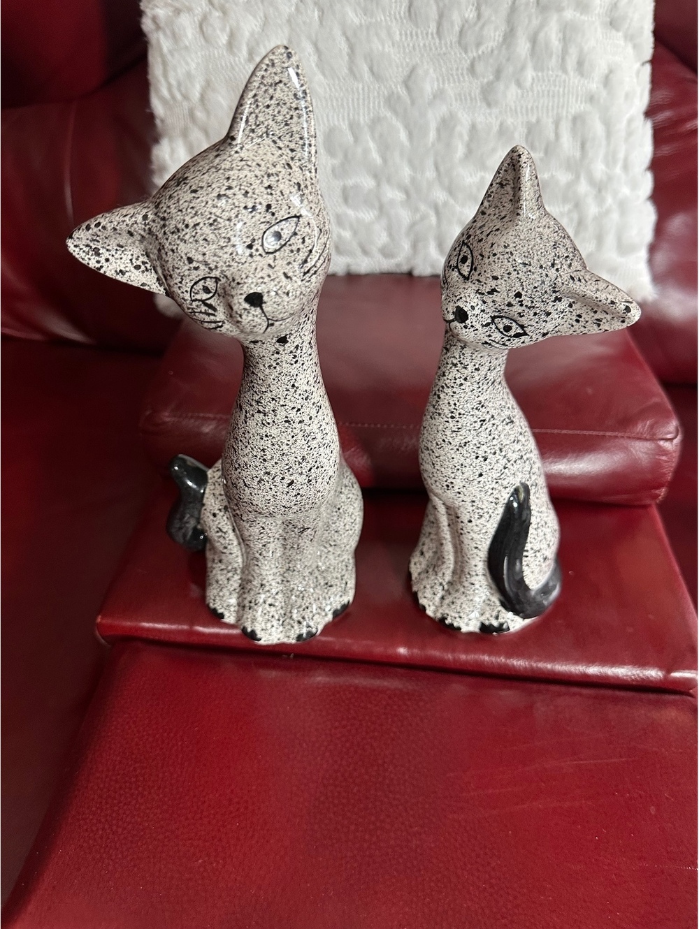 Vtg Long Neck Cat Figurines 2 Black & White Speckled Ceramic Cats, Retro Revival